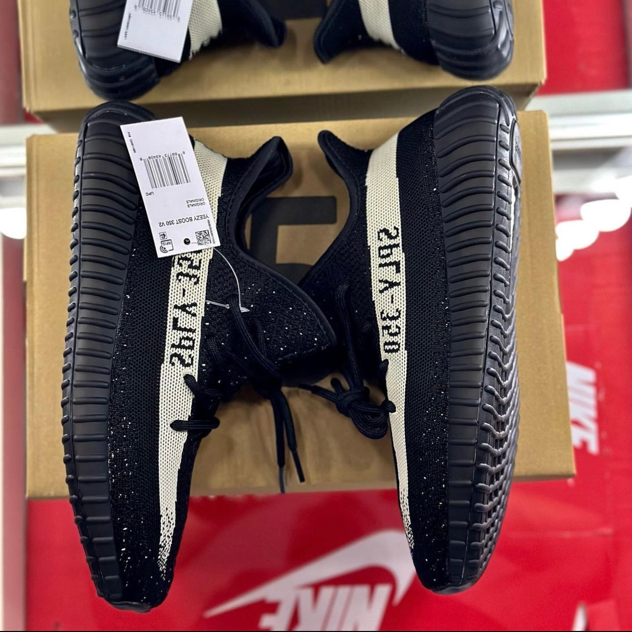 Adidas Yeezys 350 v2 Oreo DRIP HOUSE