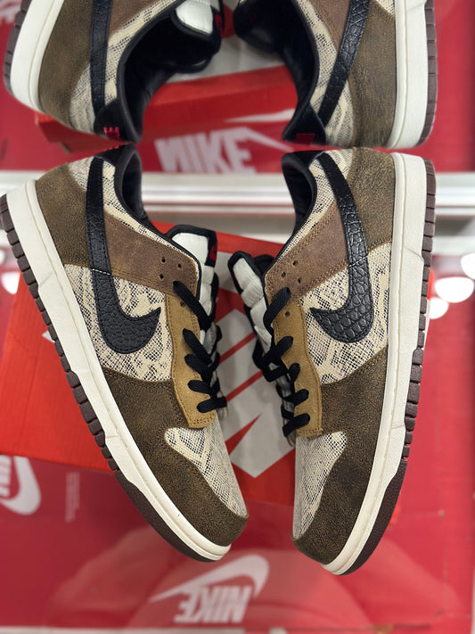 Nike dunk low sb snake