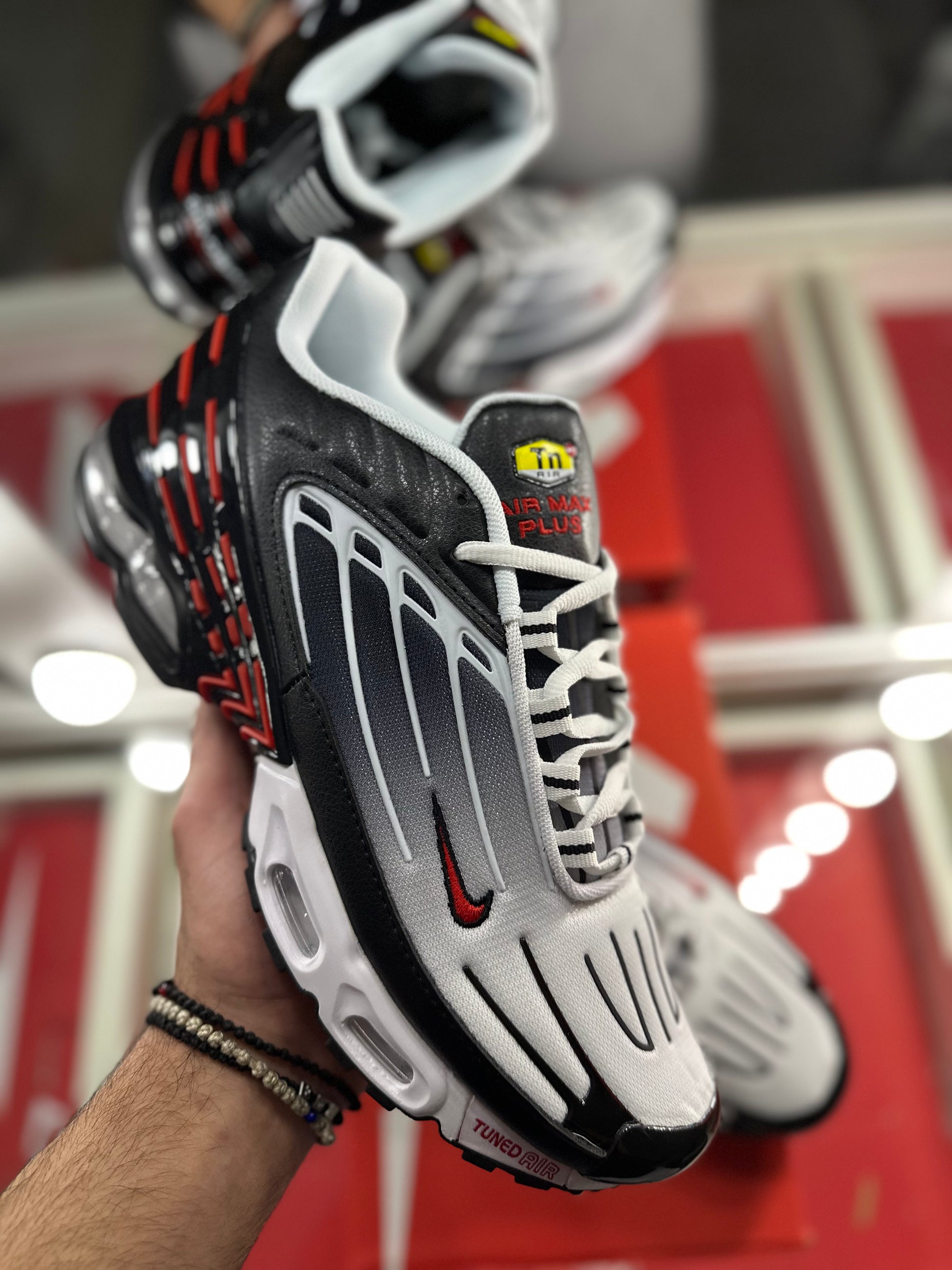 Nike air max plus v 5 silver red black best sale