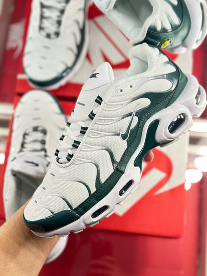 Nike Air Max plus X Lacoste