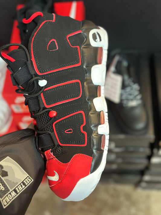 Nike more uptempo Black/Red