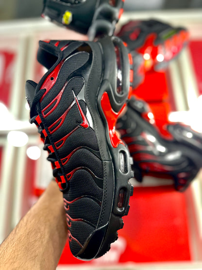 Nike Air max plus black red