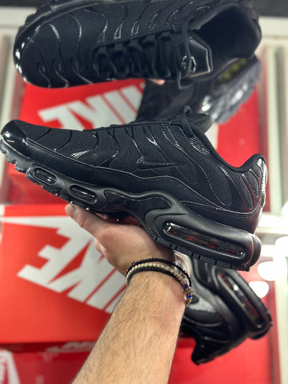 Nike Air max plus triple black