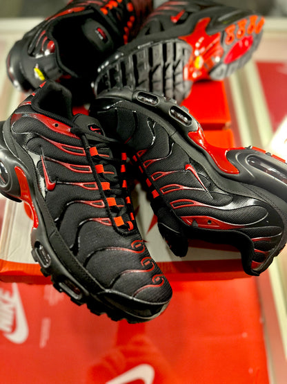 Nike Air max plus black red