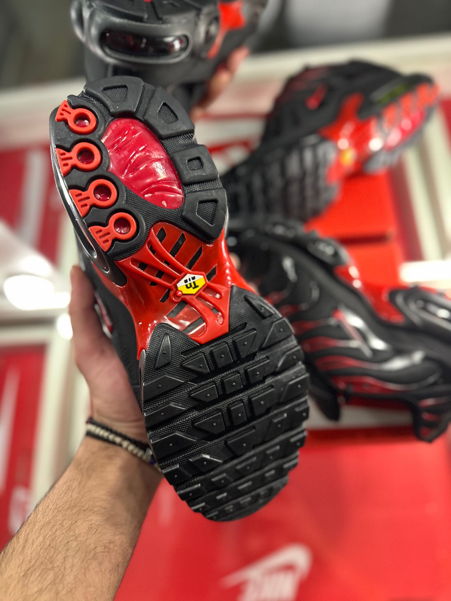 Nike Air max plus black red