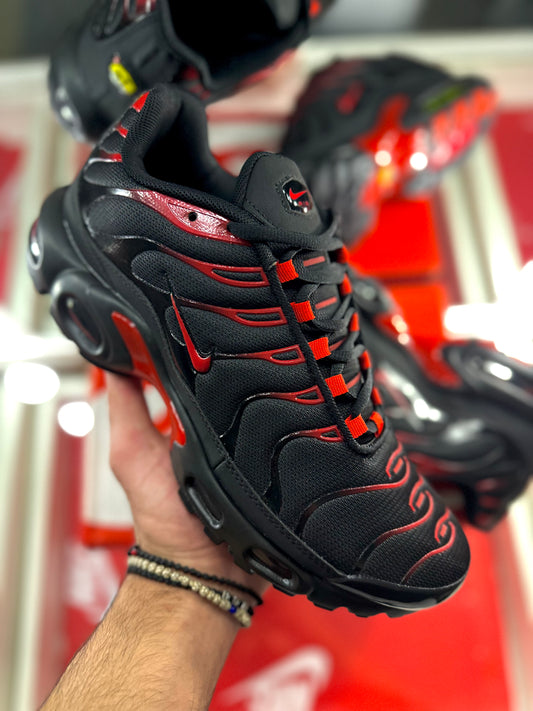 Nike Air max plus black red